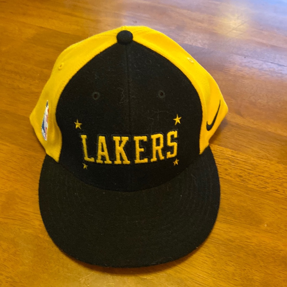 LA Lakers Cap Black Yellow Vintage NBA Nike EUC XL